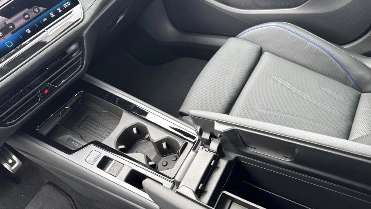 Volkswagen Passat Variant 1.5 eHybrid R-Line Edition 200kw / 272 PK / Trekhaak Demonstratiemodel