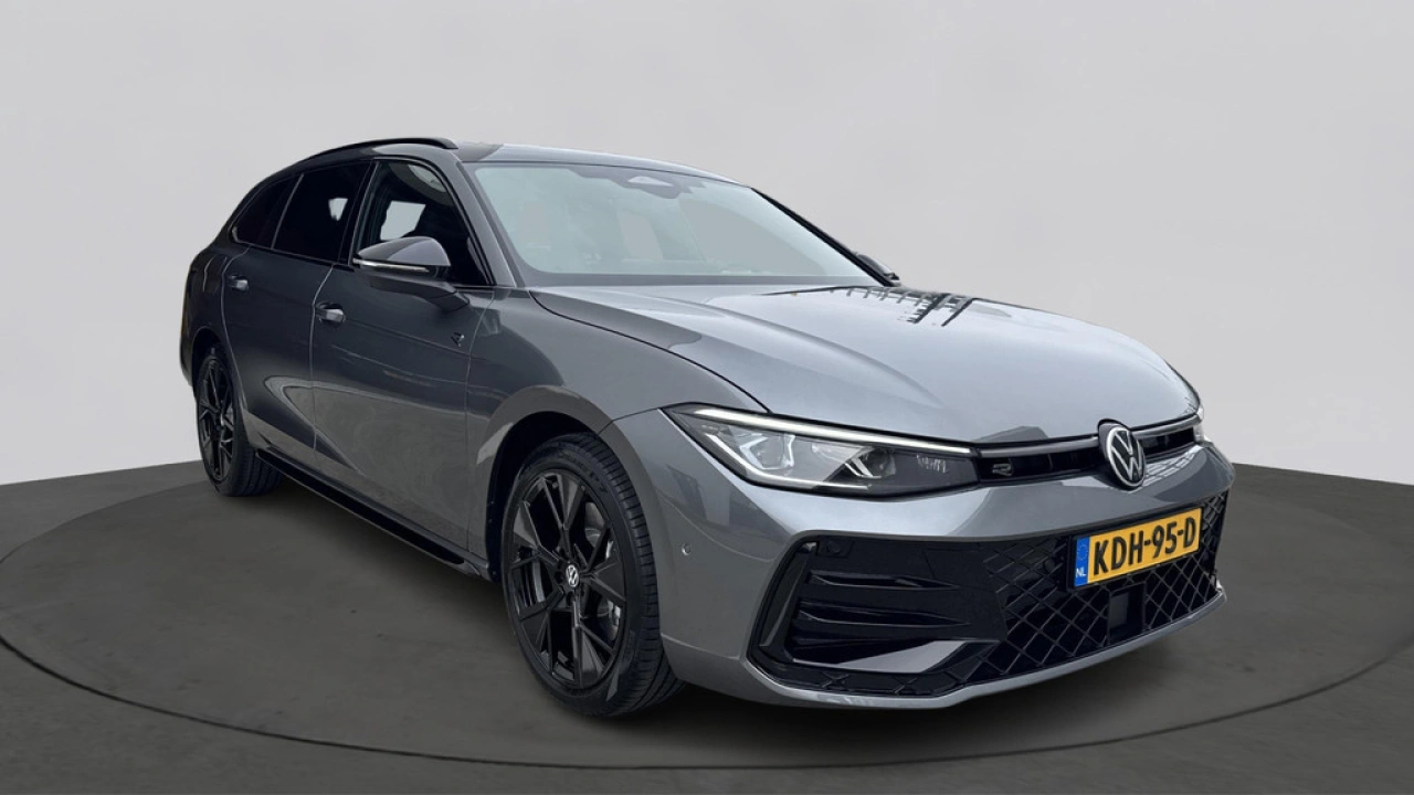 Volkswagen Passat Variant 1.5 eHybrid R-Line Edition 200kw / 272 PK / Trekhaak Demonstratiemodel