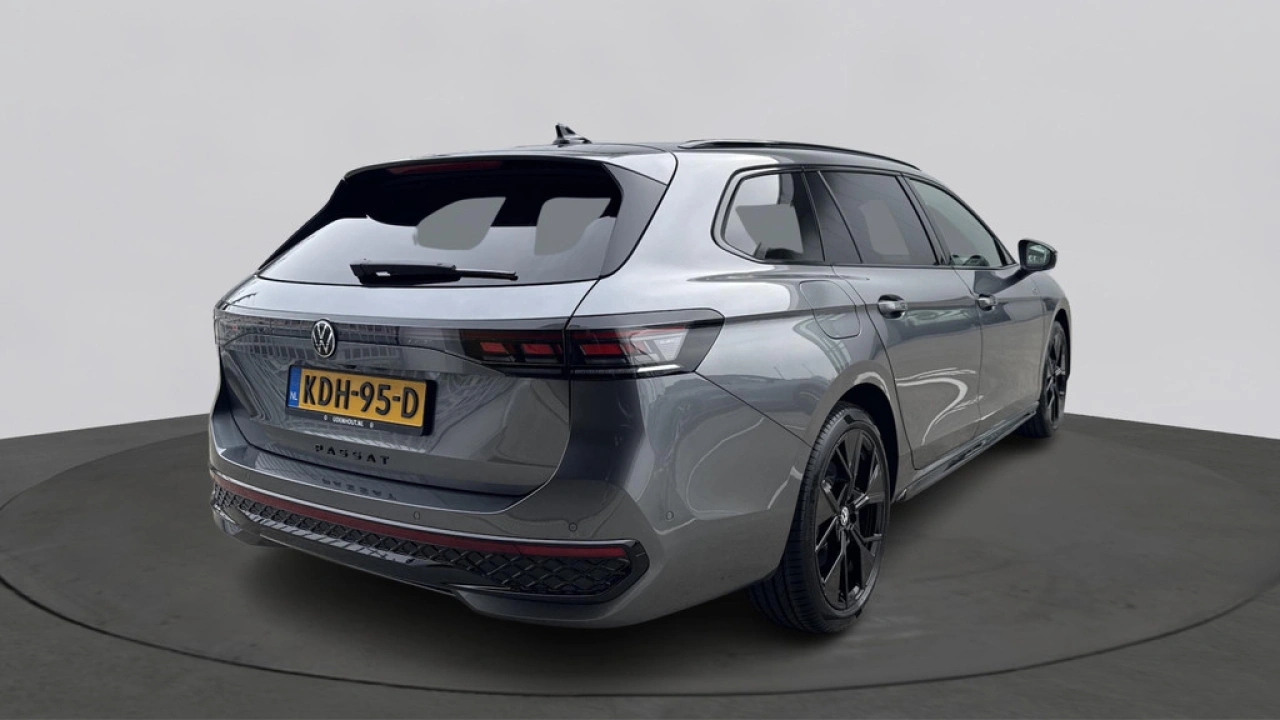 Volkswagen Passat Variant 1.5 eHybrid R-Line Edition 200kw / 272 PK / Trekhaak Demonstratiemodel