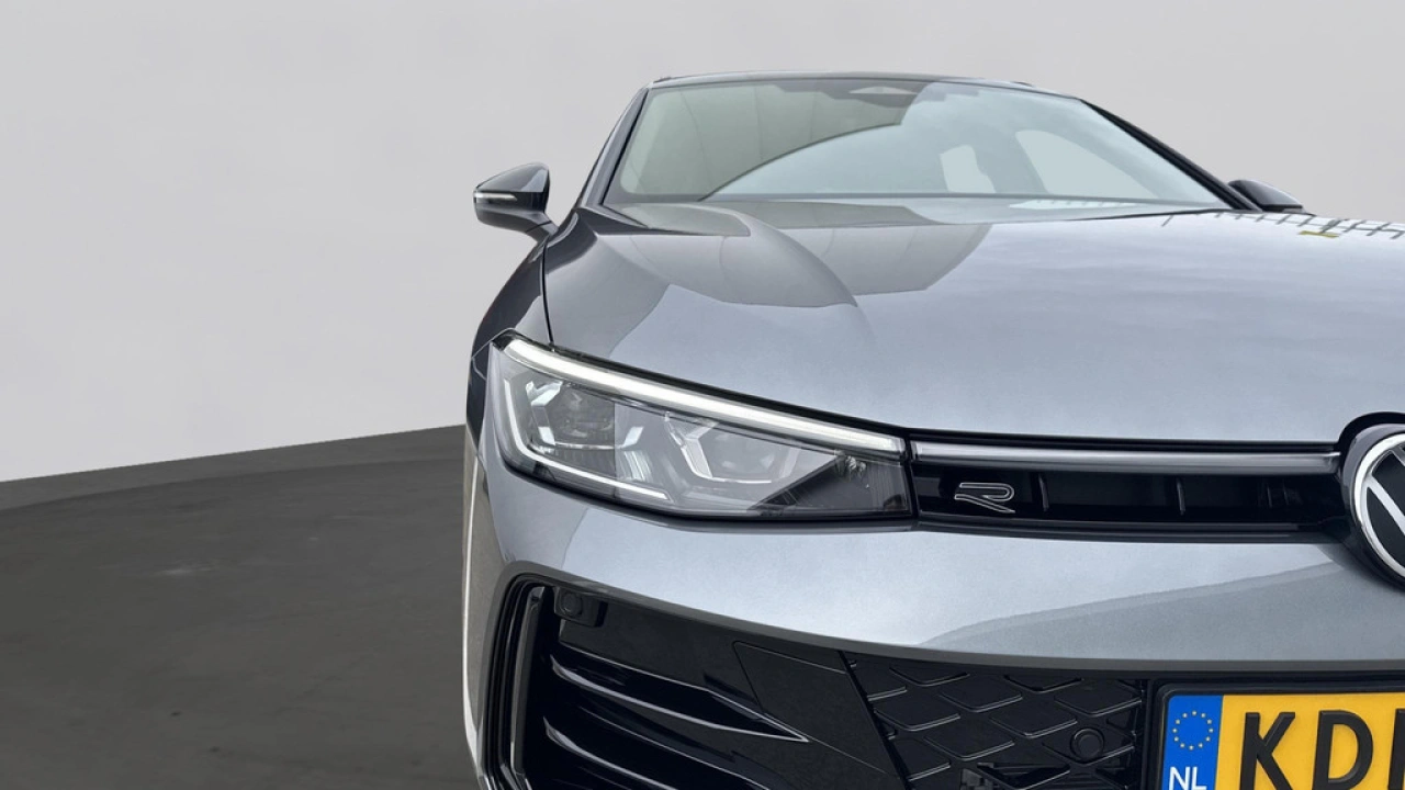 Volkswagen Passat Variant 1.5 eHybrid R-Line Edition 200kw / 272 PK / Trekhaak Demonstratiemodel