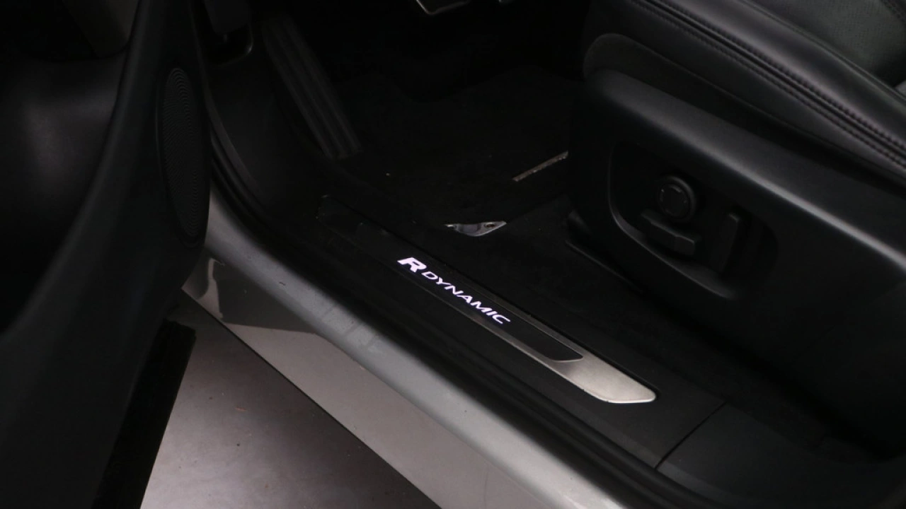 Land Rover Range Rover Evoque 1.5 P300e AWD R-Dynamic HSE | Panoramadak | Leder | HUD | Camera |
