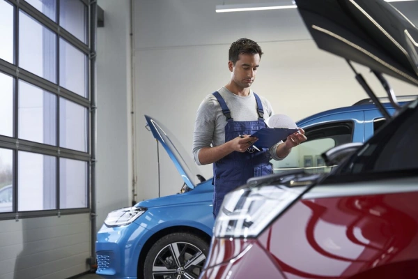 Wat is een kleine onderhoudsbeurt van een auto?