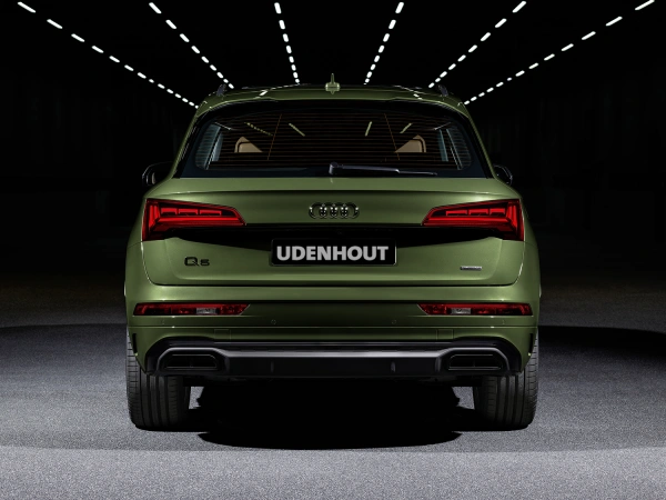 De achterkant van de vernieuwde Audi Q5 met OLED