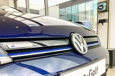 Volkswagen e-Golf met overheidssubsidie extra voordelig bij Autobedrijf Van den Udenhout