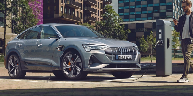 Audi prijst e-tron Sportback en maakt e-tron SUV bijna 10K goedkoper