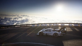 Elektrische Volkswagen ID. R in actie op Oostenrijks ijsmeer