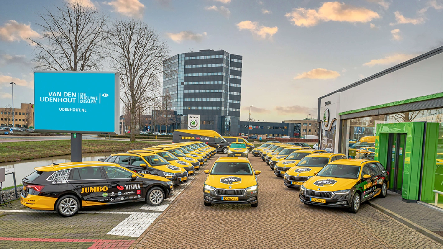 ŠKODA en Team Jumbo-Visma bundelen krachten: Van den Udenhout Lease voorziet schaats- en wielerploeg van compleet wagenpark