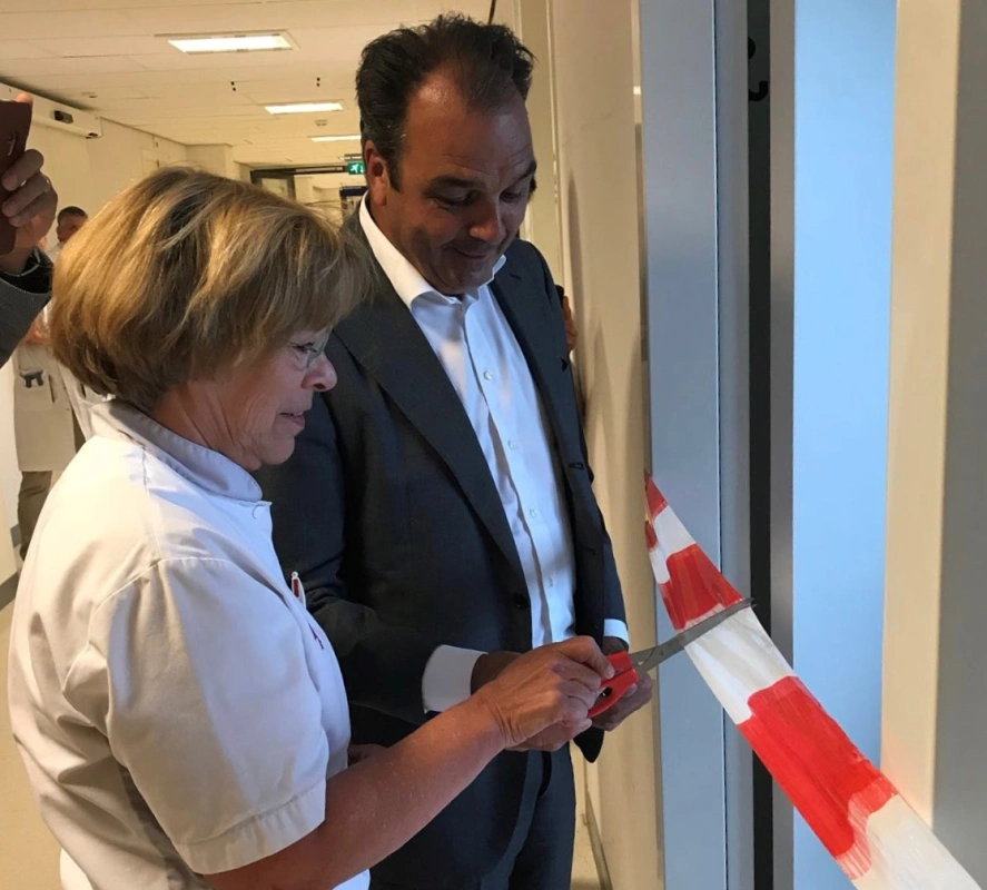 Kurt Verhees opent nieuwe familiekamer JBZ