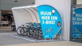 Stap eenvoudig op een elektrische (deel)fiets bij Autobedrijf Van den Udenhout