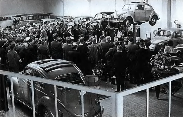De opening van het eerste pand van Van den Udenhout in 1957