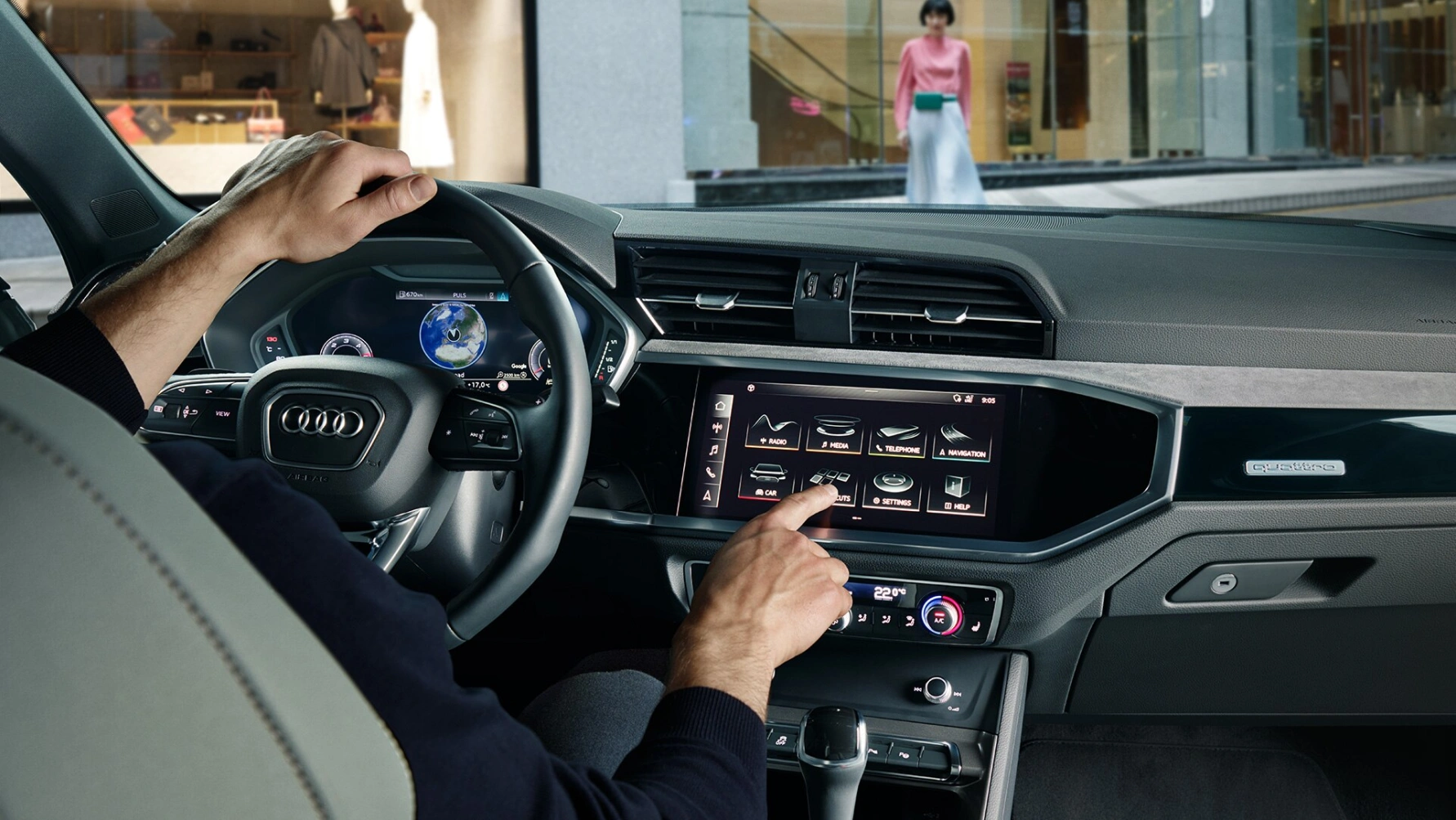 Een 10,25 inch digitaal instrumentenpaneel is standaard. Optioneel is er de ‘Audi virtual cockpit plus’, ofwel een 12,3 inch HD-scherm waarop alle informatie haarscherp wordt getoond. Bij de topversie van MMI, namelijk MMi navigatie plus met MMI touch, hoort een 10,1 inch scherm in de middenconsole